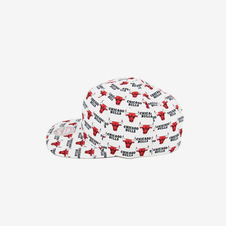 Bulls Mono Logo Snapback White