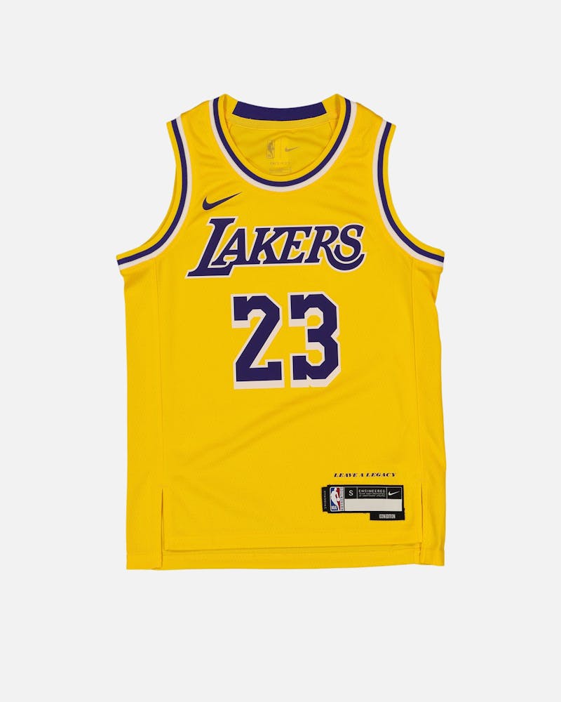 Nike Kids' Los Angeles Lakers Lebron James Swingman Jersey Amarillo thumbnail - 2