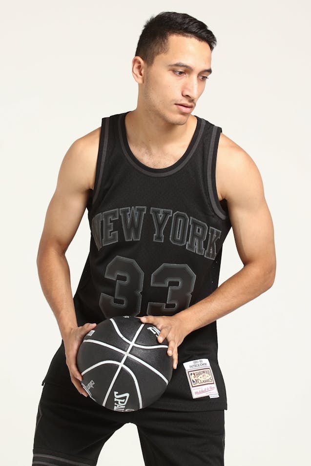 Mitchell & Ness New York Knicks Patrick Ewing #33 Swingman ...