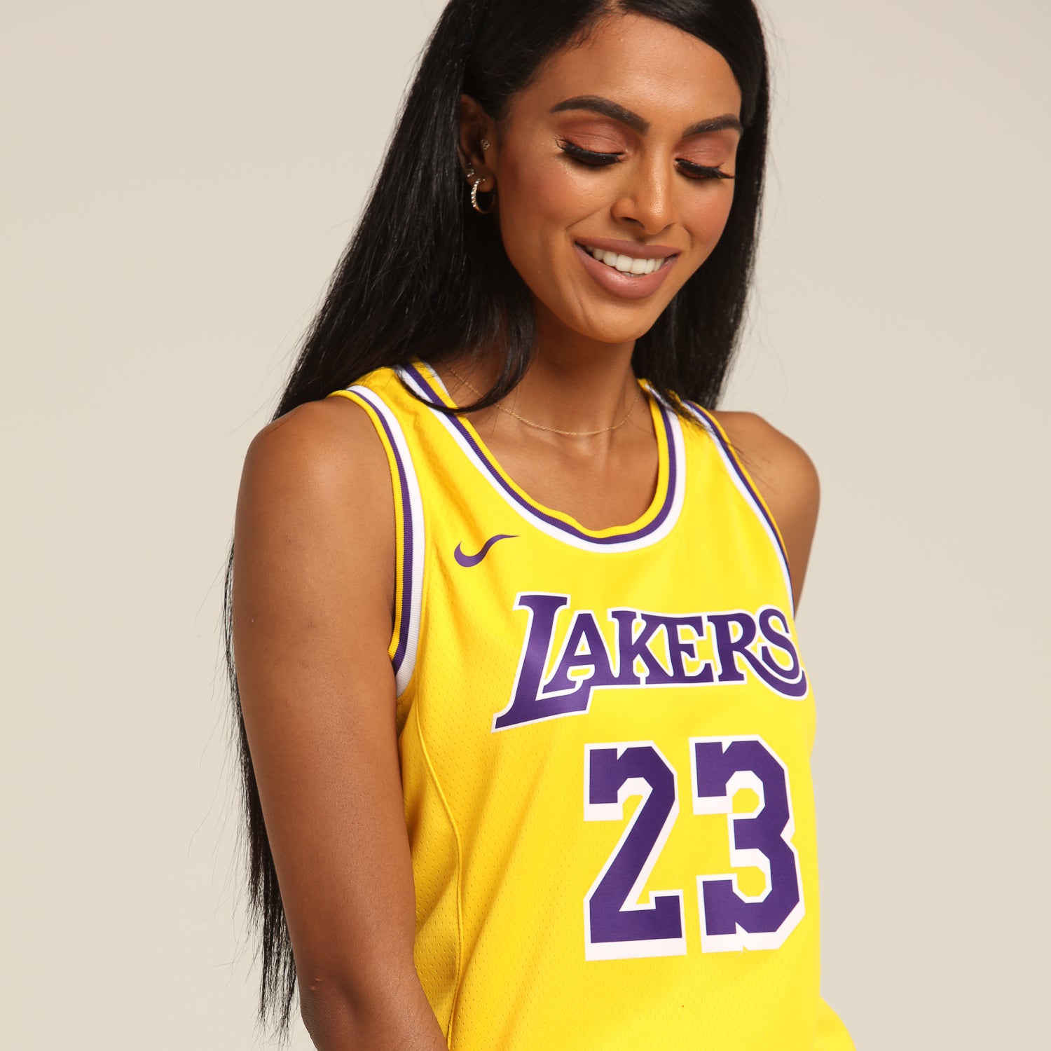 lakers jersey girl