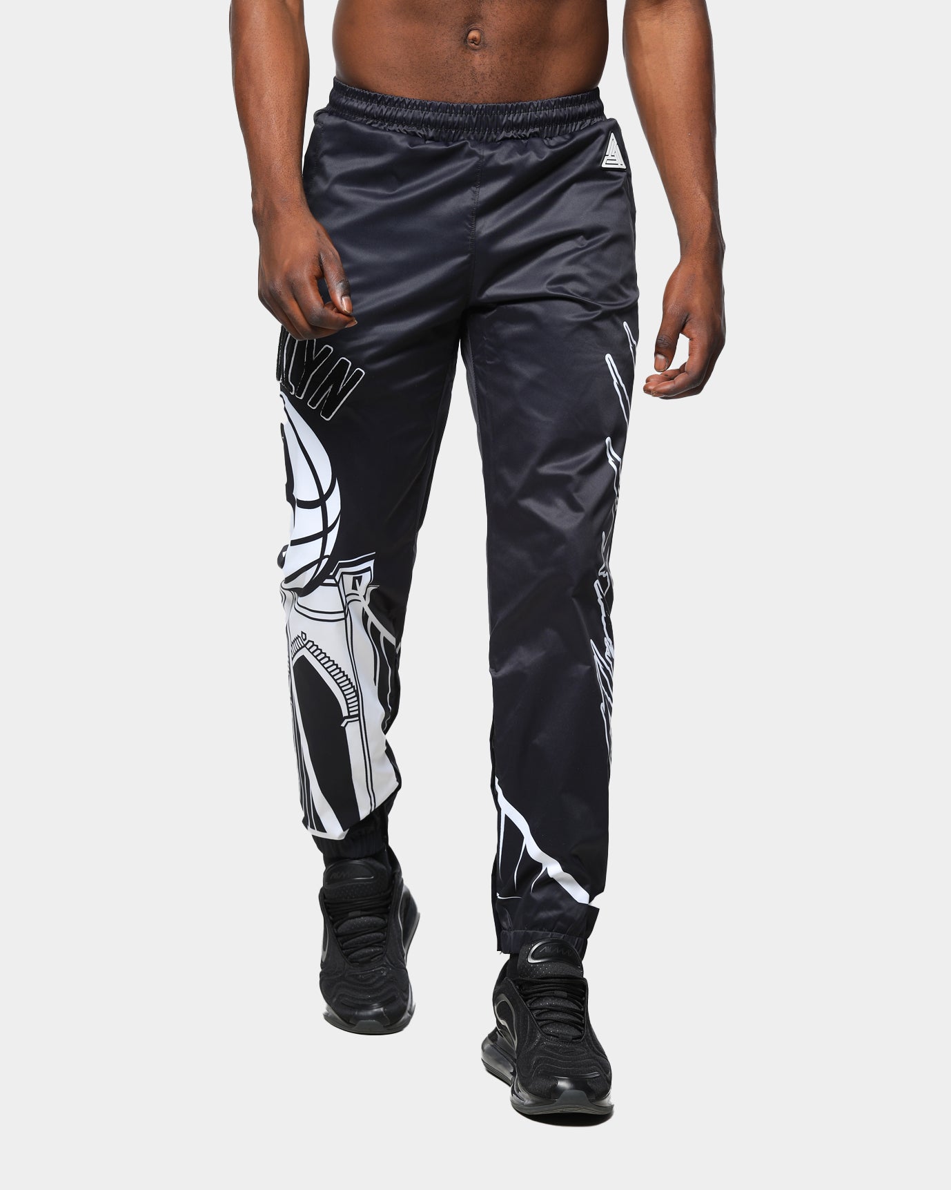 black pyramid sweatpants