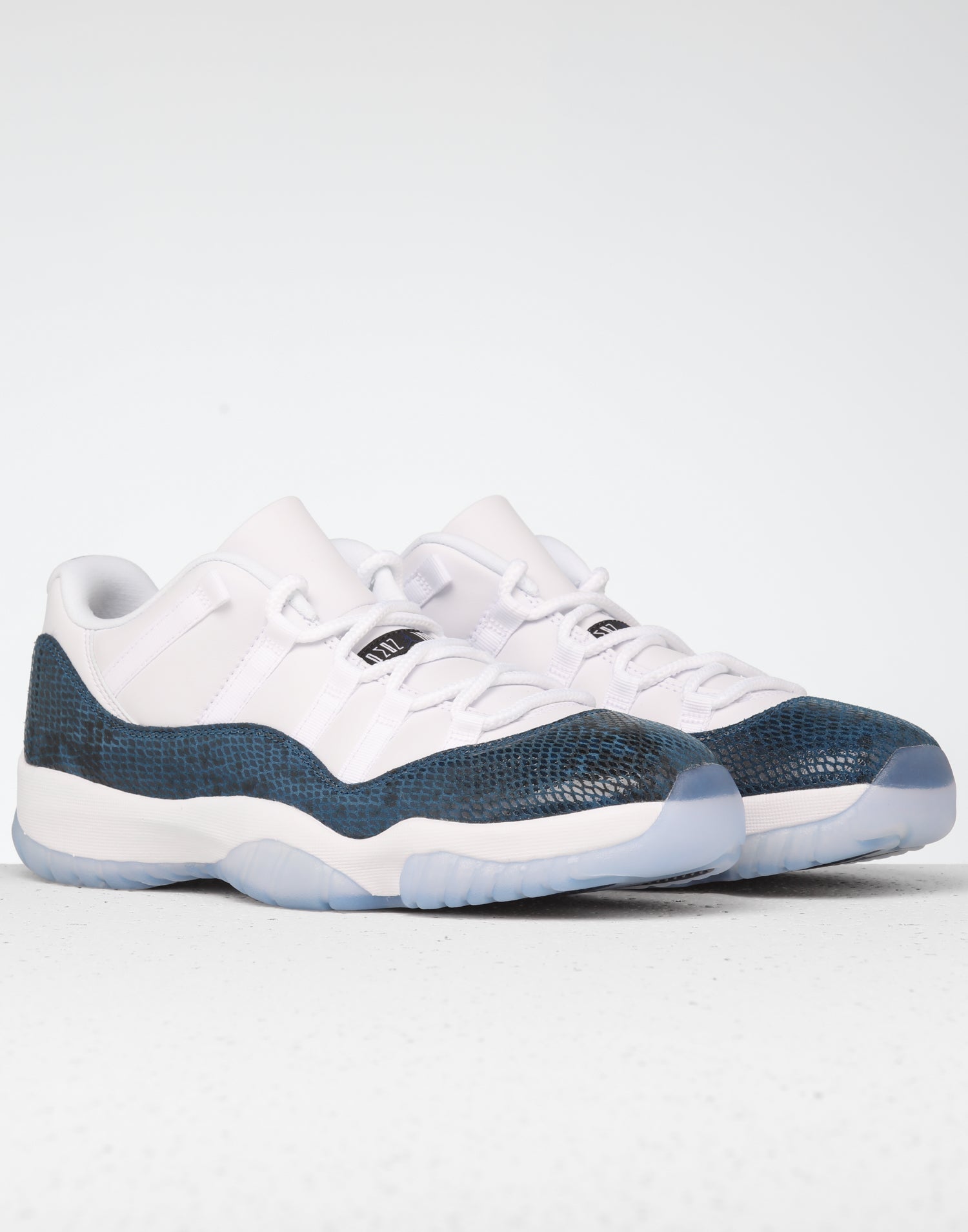 jordan 11 low le white black navy