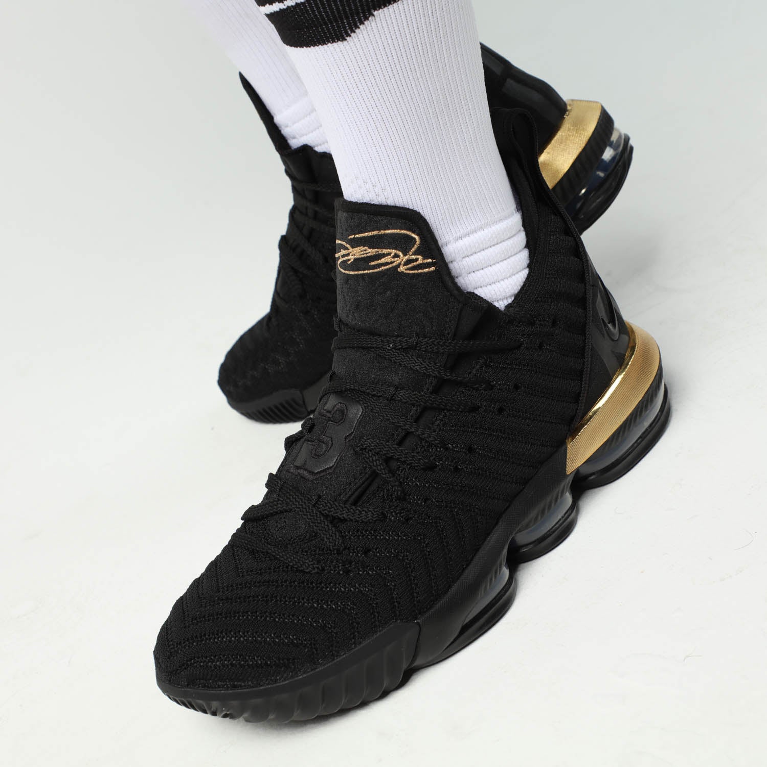 lebron xvi black gold