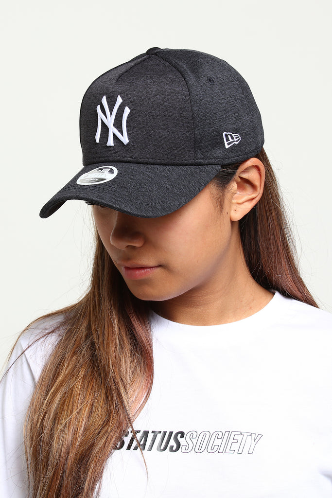 New Era Women's New York Yankees CK 9FORTY A-Frame Tech Strapback Navy Shadow