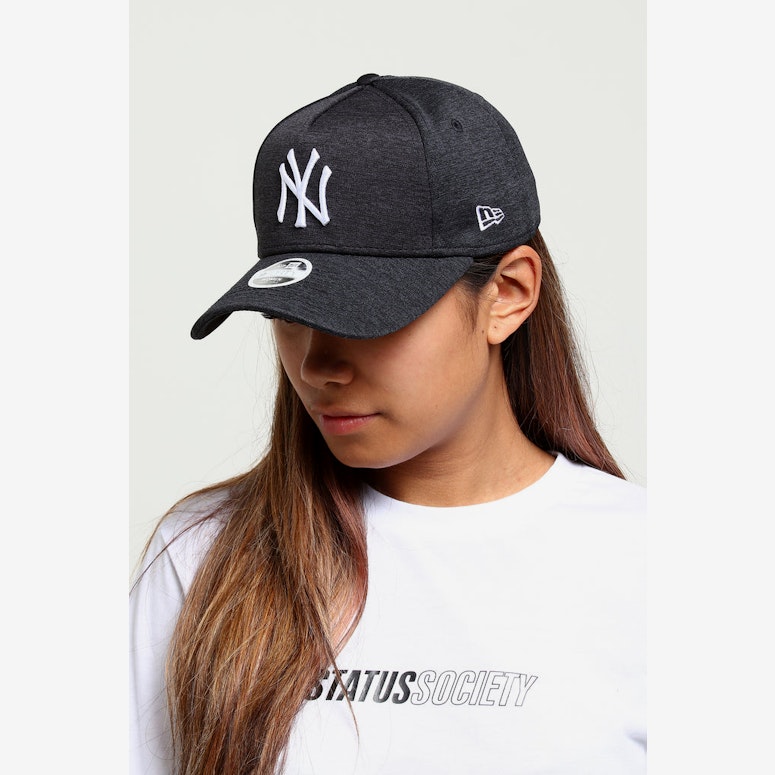 New Era Women's New York Yankees CK 9FORTY A-Frame Tech Strapback Navy Shadow