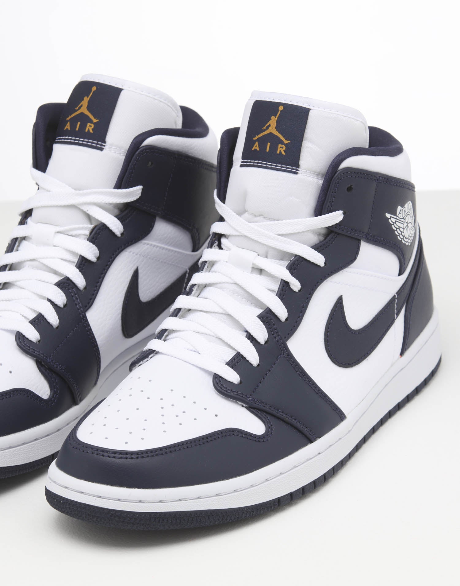 air jordan 1 mid white obsidian