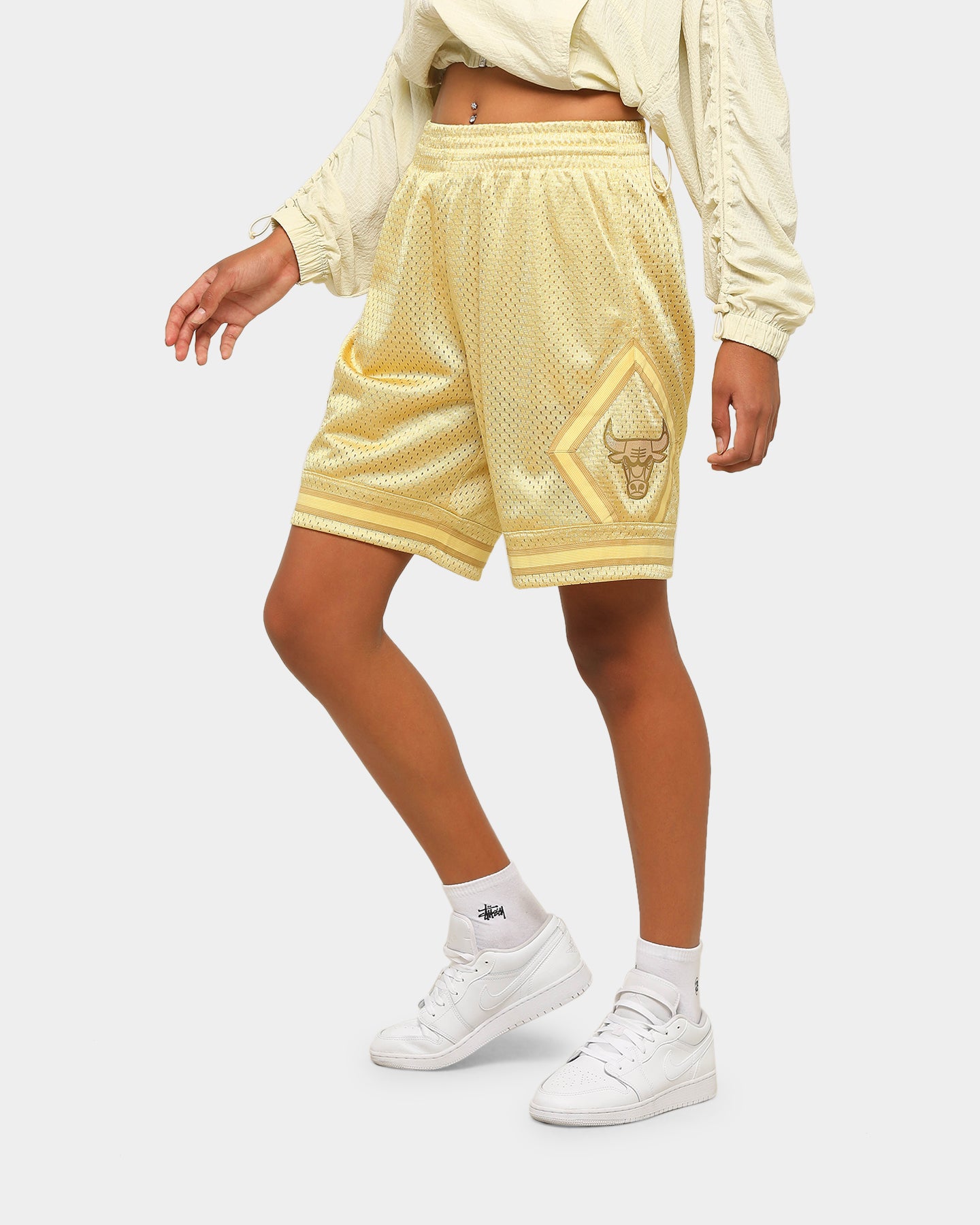 gold chicago bulls shorts
