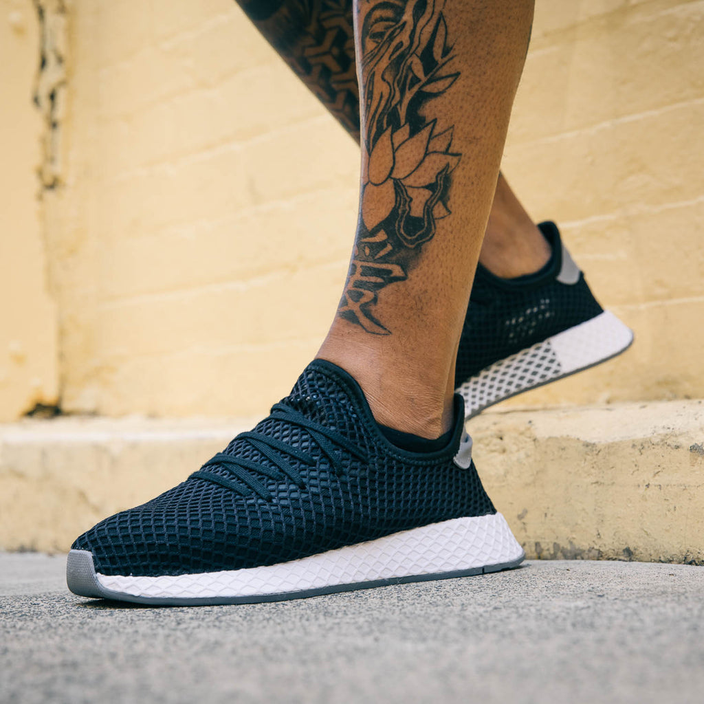 deerupt black orange