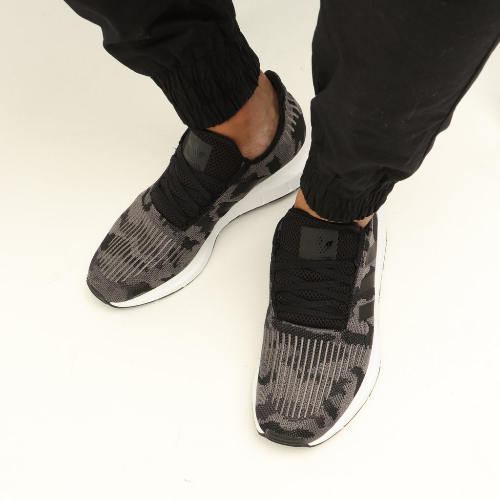 Adidas Swift Run Black/Black/White