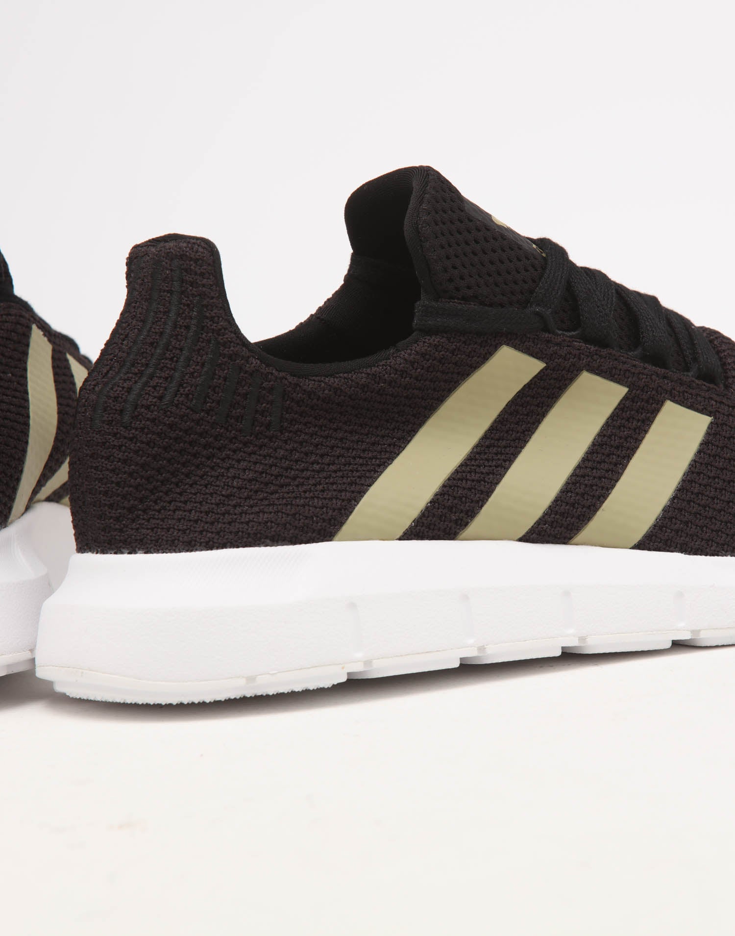 black and gold swift run