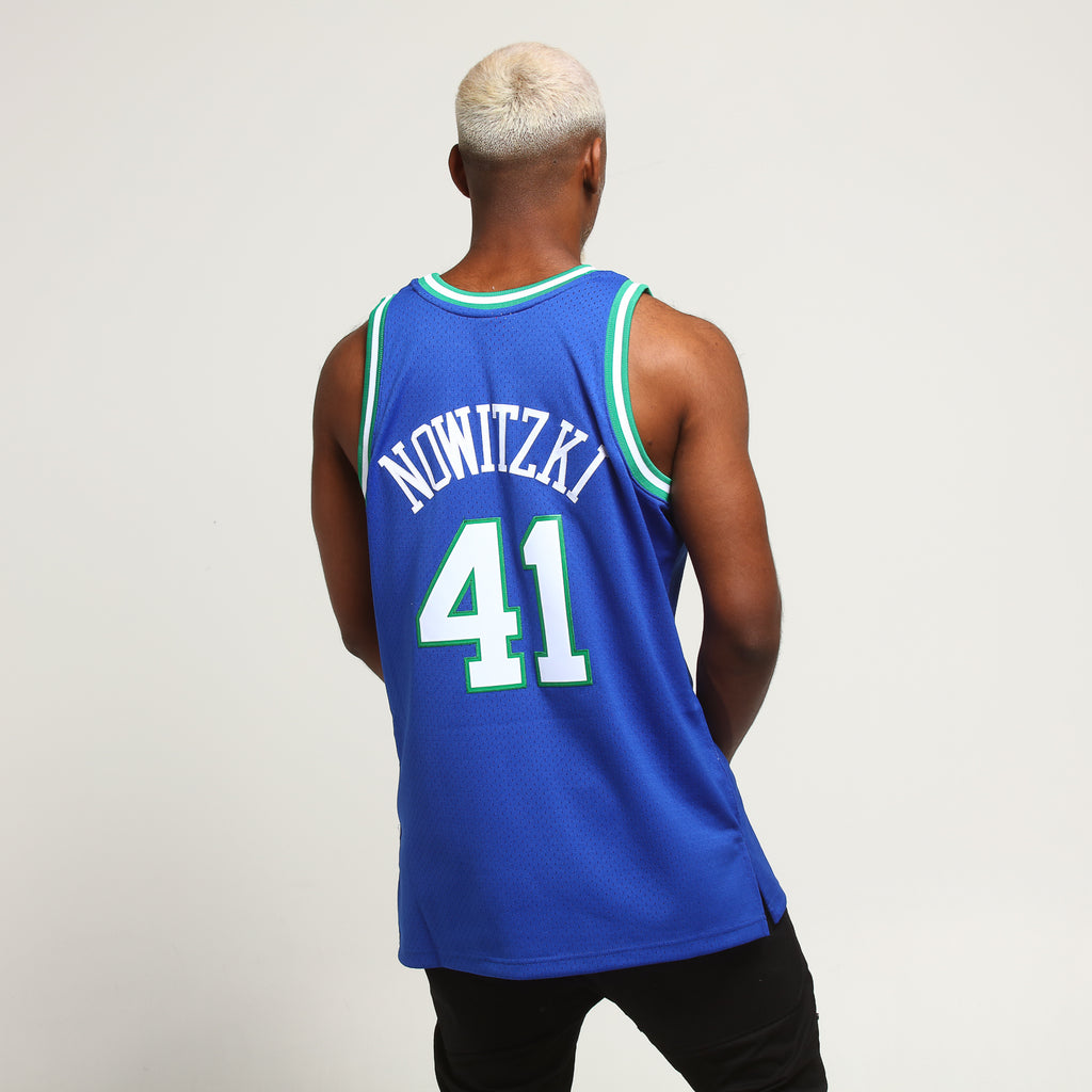 dirk nowitzki mitchell and ness jersey