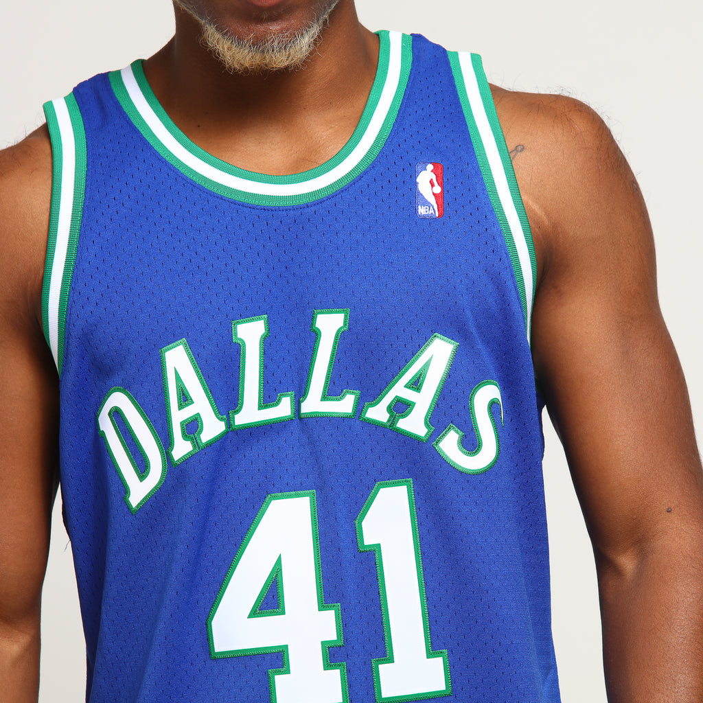 dirk nowitzki mitchell and ness jersey