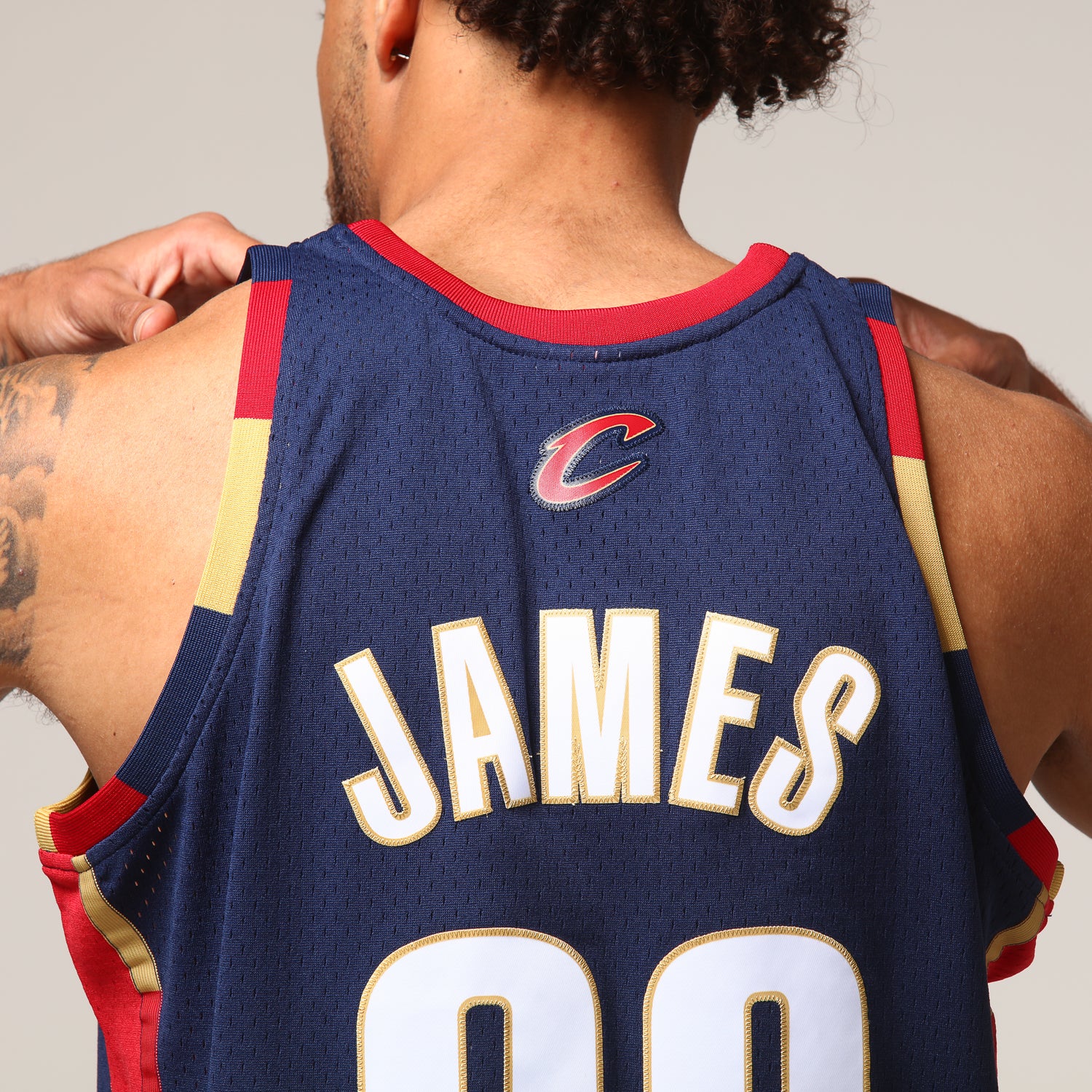 lebron james navy blue cavs jersey