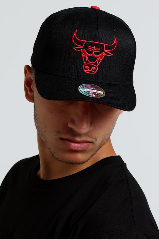 Mitchell & Ness Chicago Bulls Outline 110 Snapback Black/Red