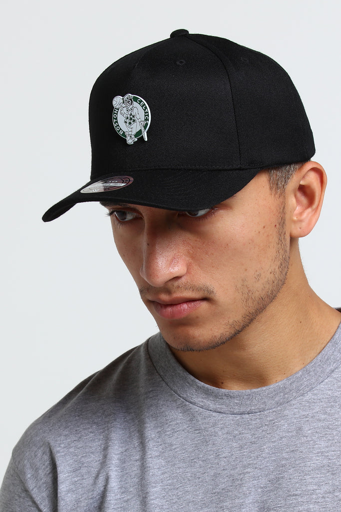 Mitchell & Ness Boston Celtics Metal Badge Pinch 110 Snapback Black