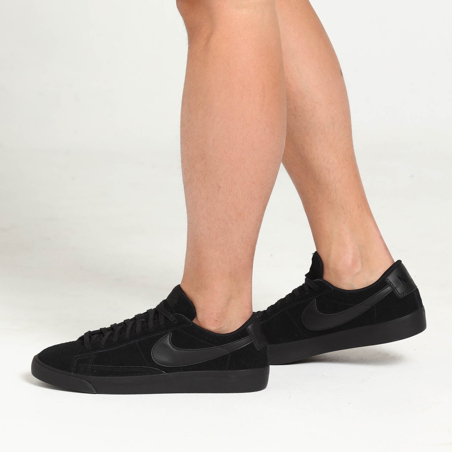 nike blazer low le black