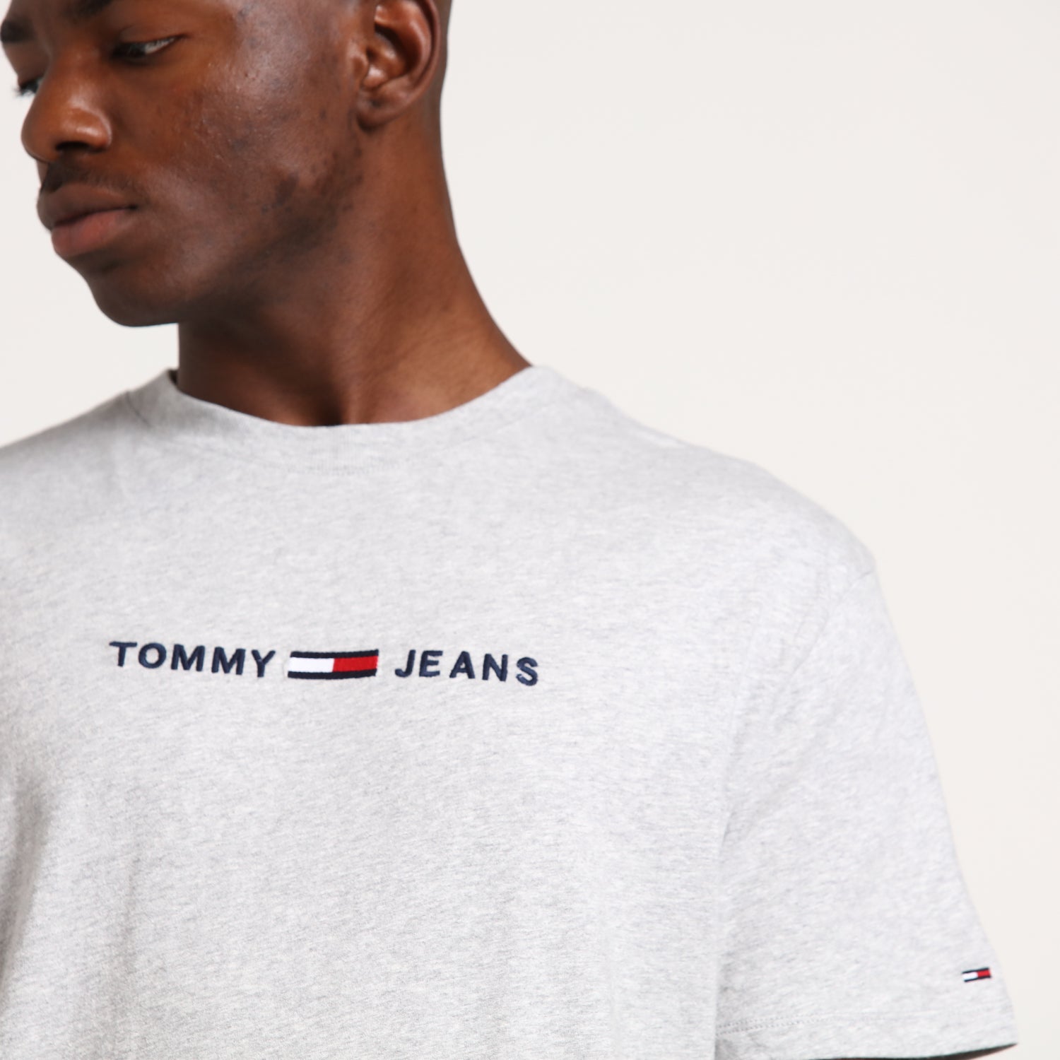 tommy jeans tjm small text tee