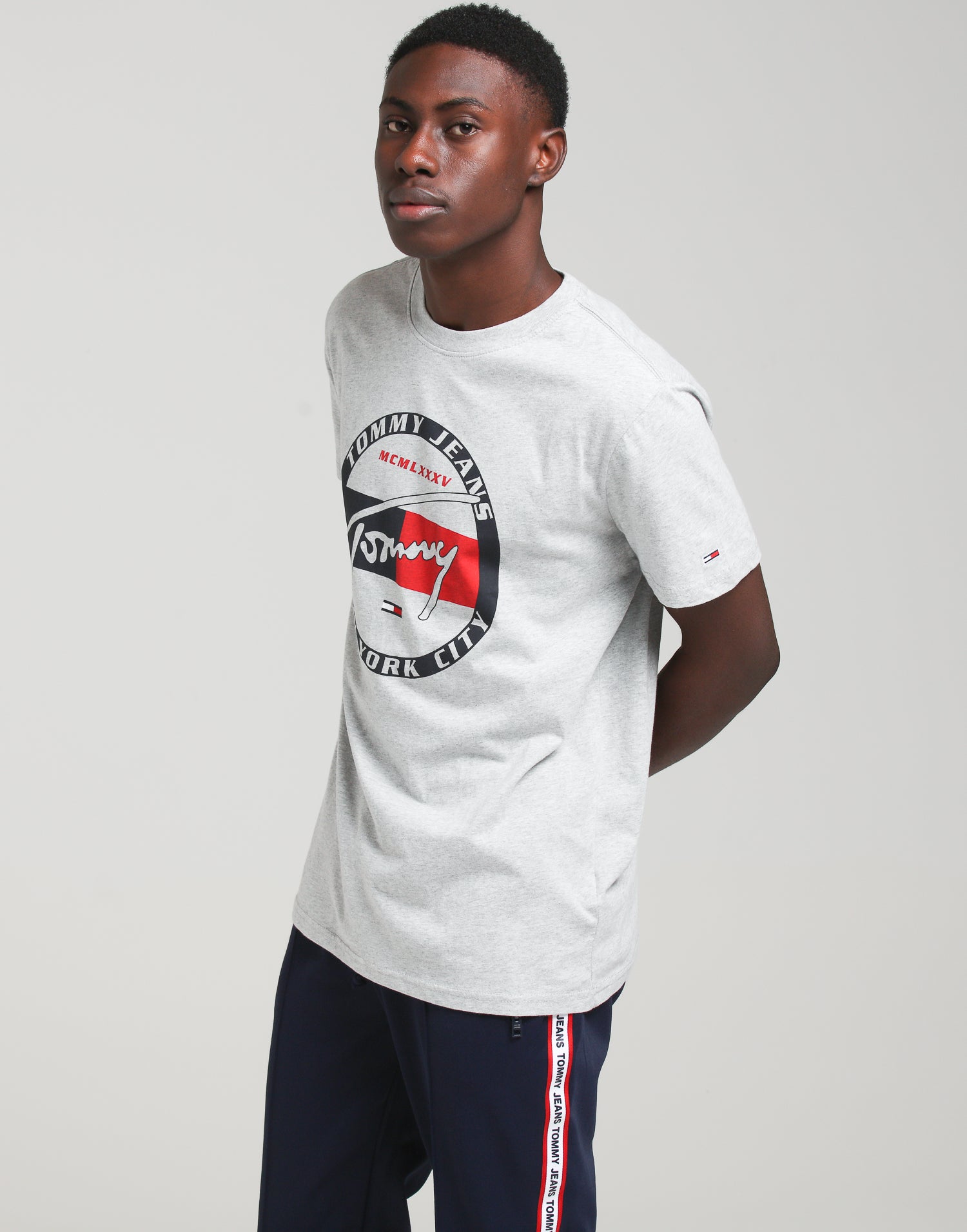 tommy circle tee