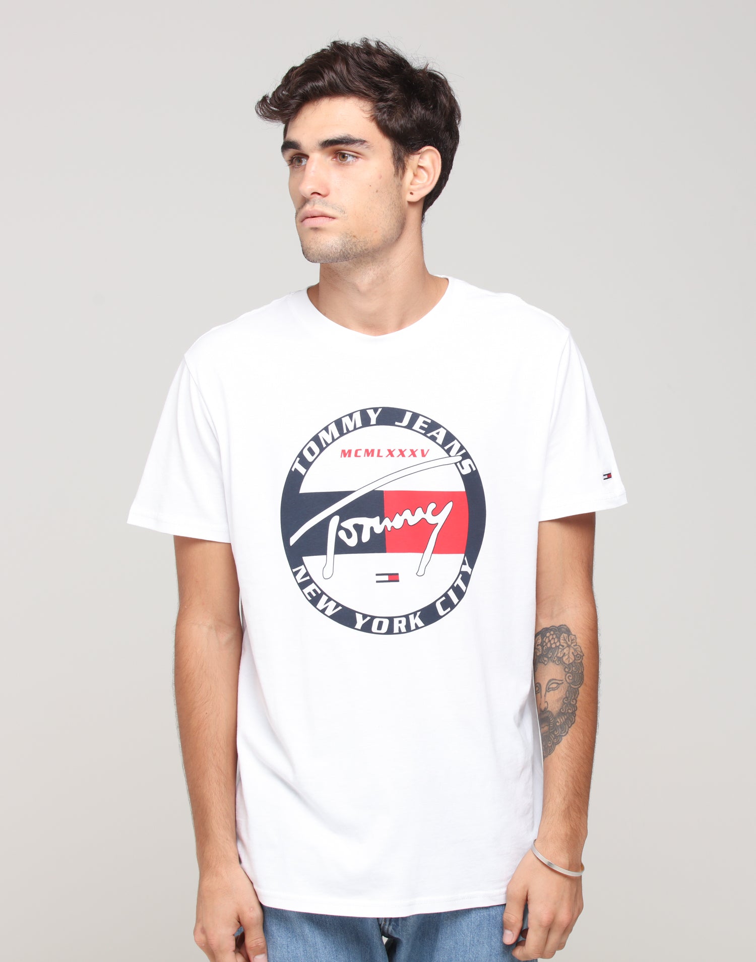 tommy circle tee