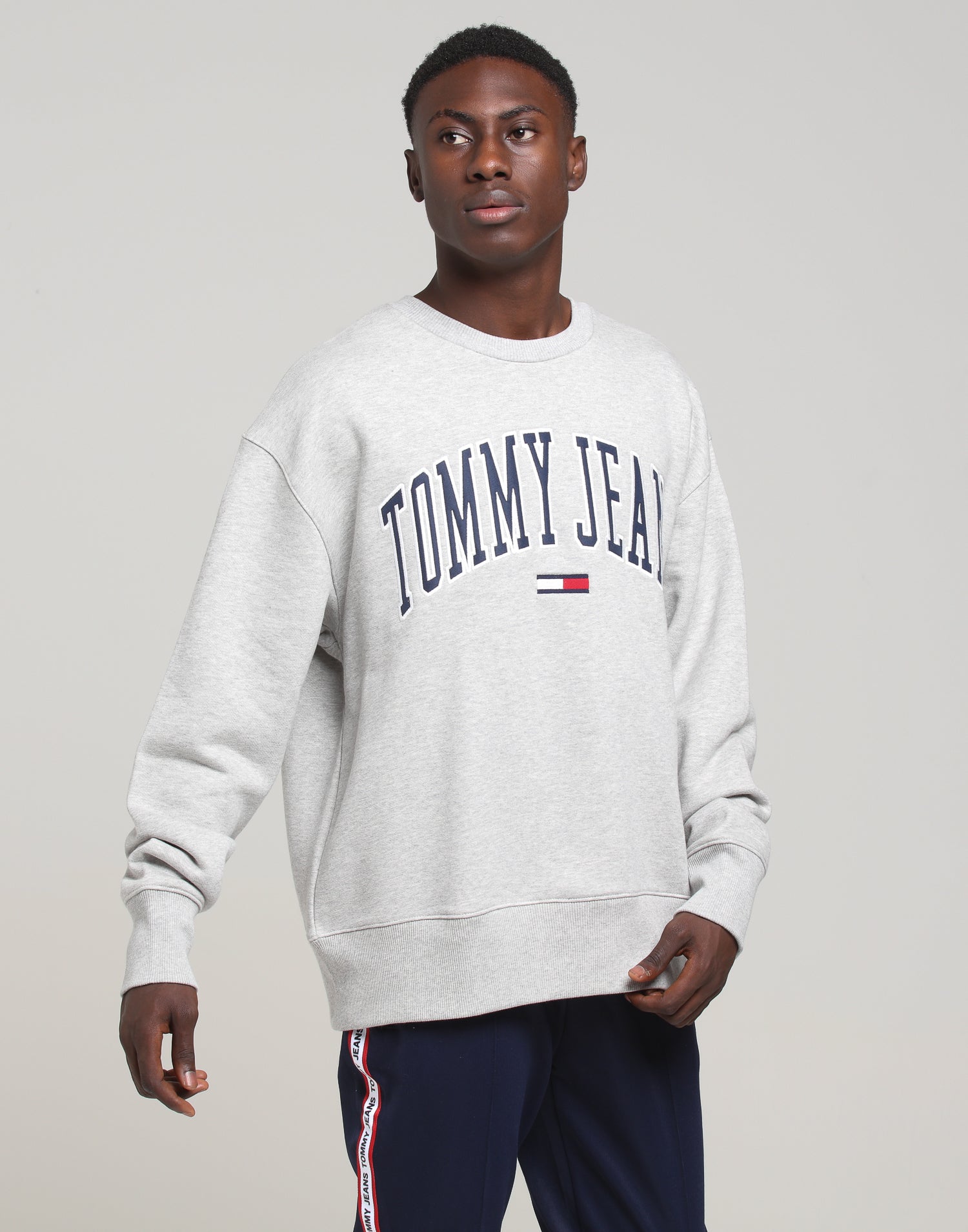 tommy jeans clean collegiate crew neck sweatshirt