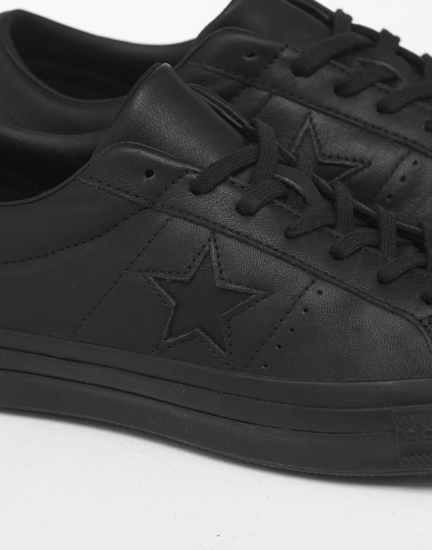 converse low top leather black