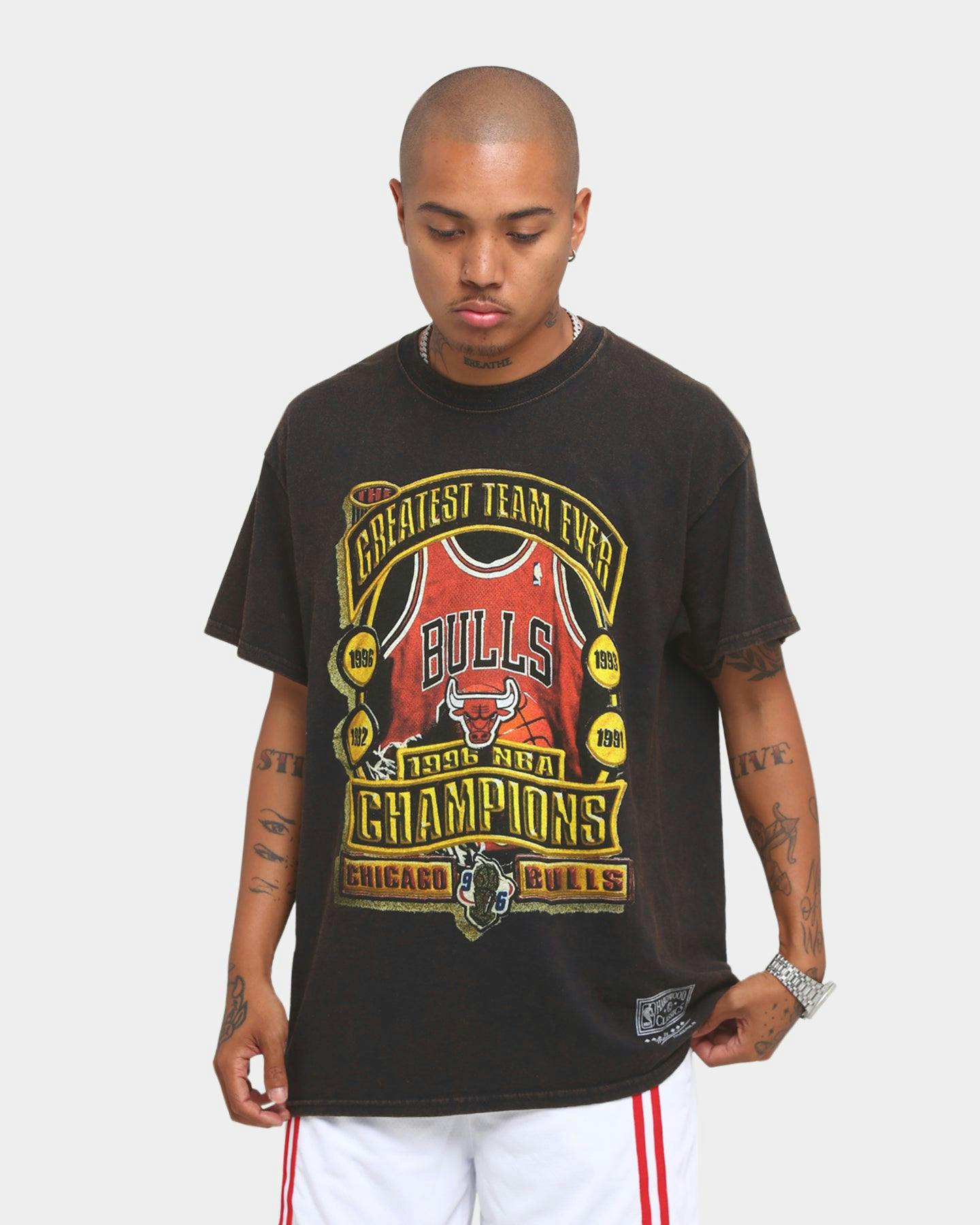 Mitchell & Ness Chicago Bulls Greatest Team Ever Vintage Short Sleeve ...