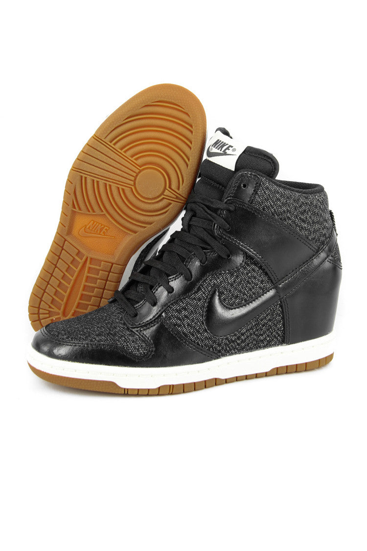 Women's Nike Air Dunk Ski High Athletic shoes size 11 US Women's Nike Air Dunk Ski High Athletic shoes size 11 US